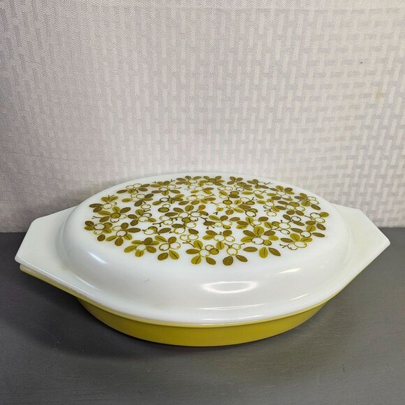 Vintage Pyrex divided baking dish in green print Great Condition - Picture 3 of 11